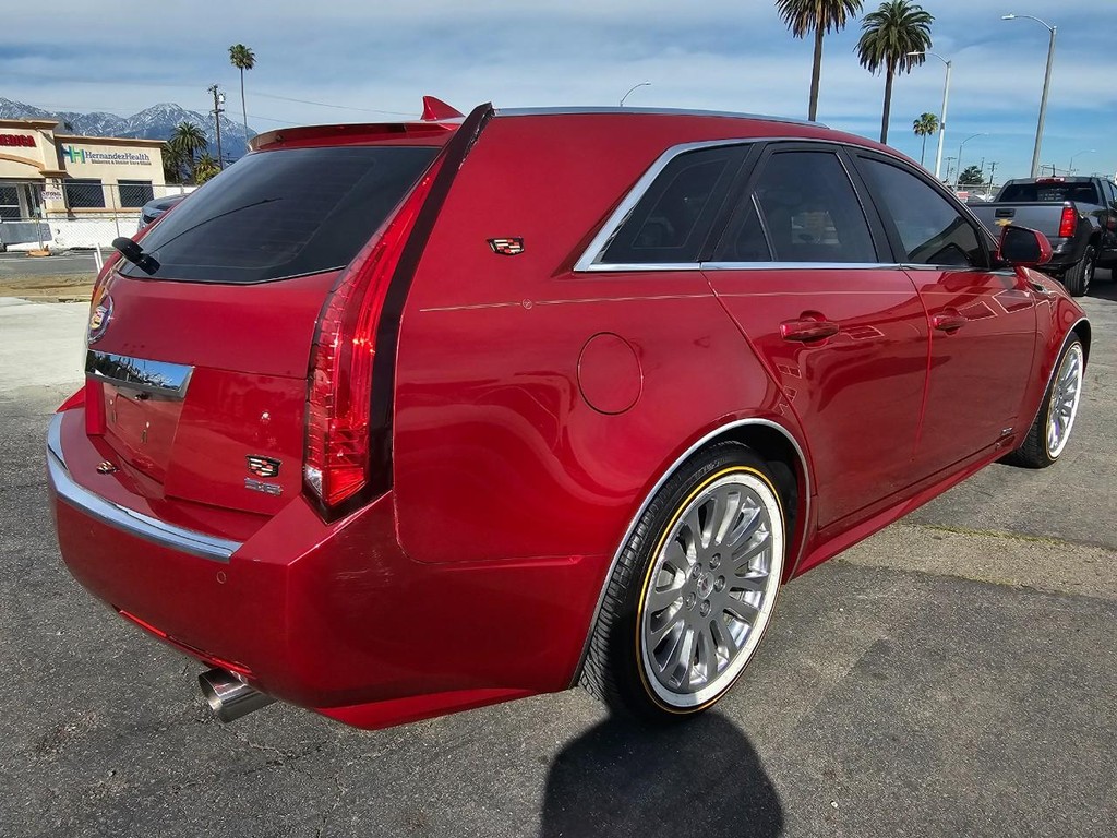 Cadillac CTS Wagon Vehicle Full-screen Gallery Image 06