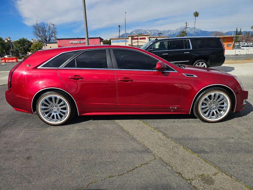 Cadillac CTS Wagon Vehicle Full-screen Gallery Image 07