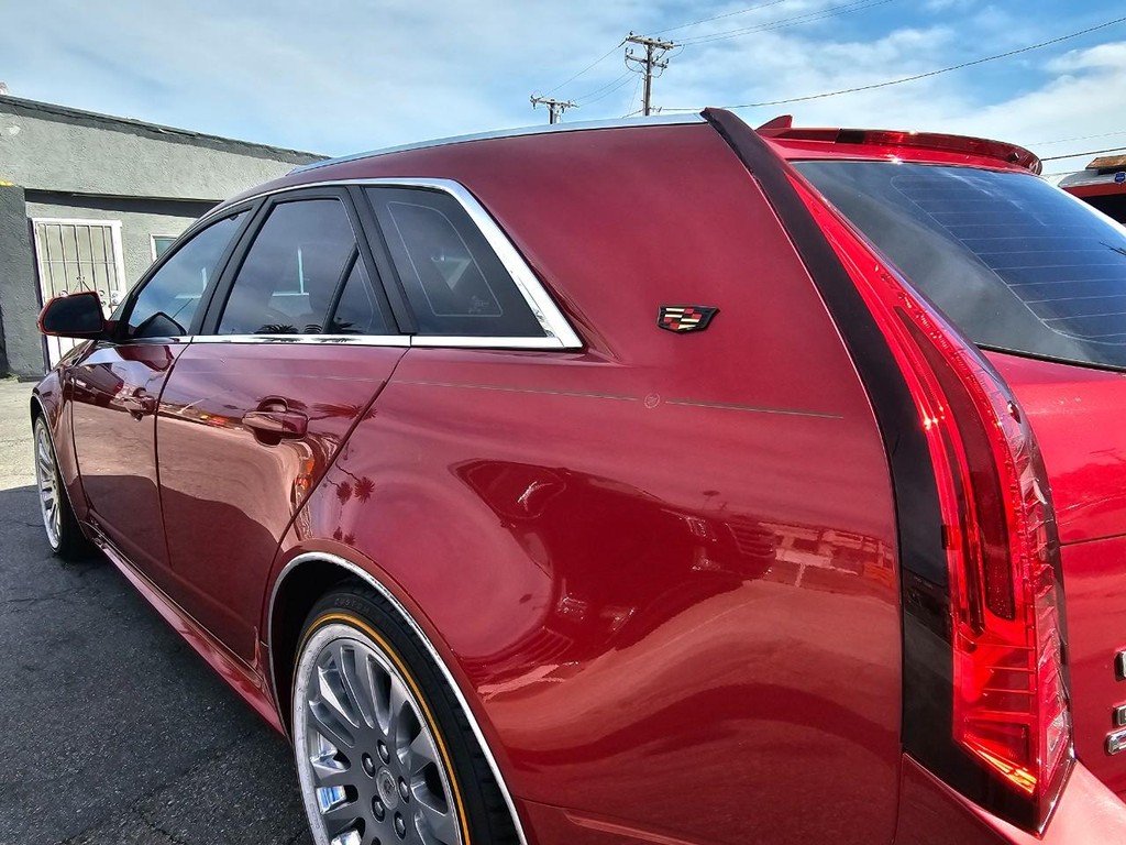 Cadillac CTS Wagon Vehicle Full-screen Gallery Image 12