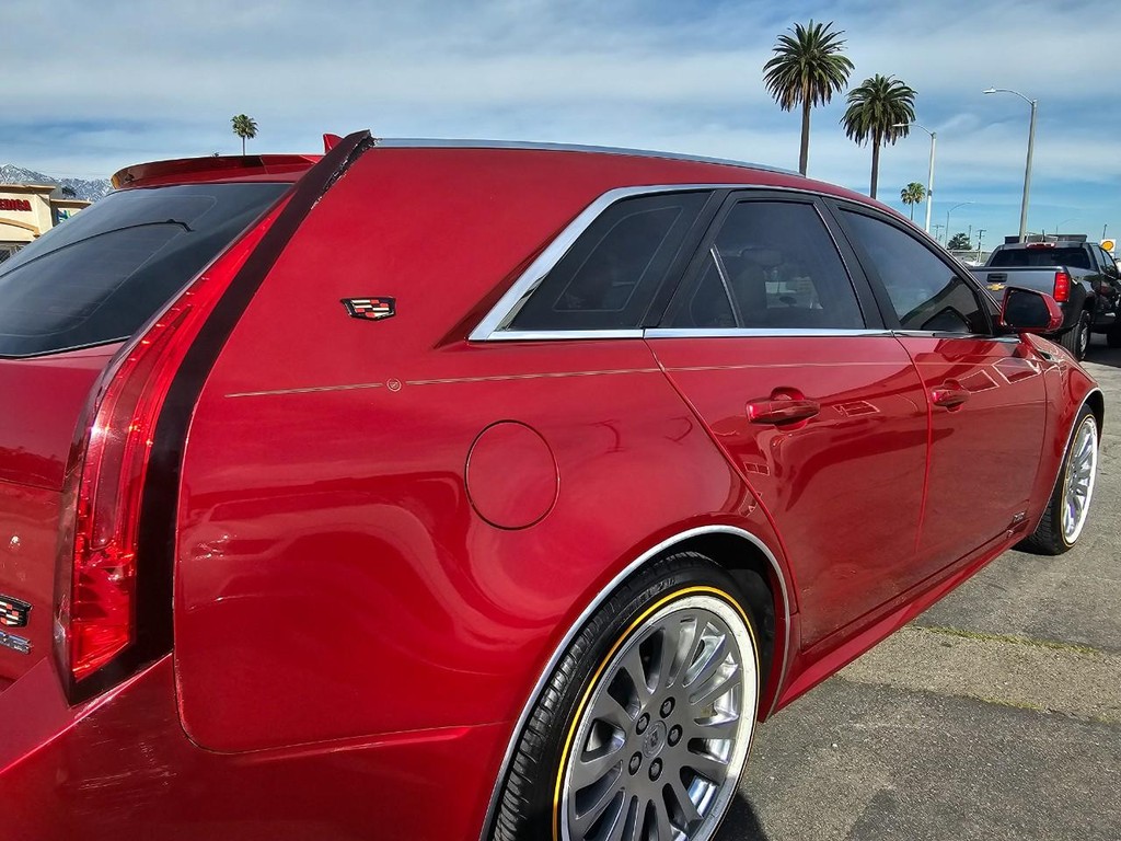 Cadillac CTS Wagon Vehicle Full-screen Gallery Image 13