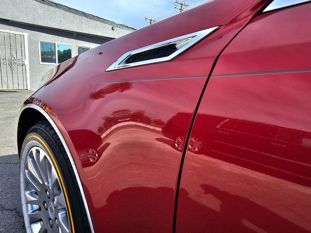 Cadillac CTS Wagon Vehicle Full-screen Gallery Image 16