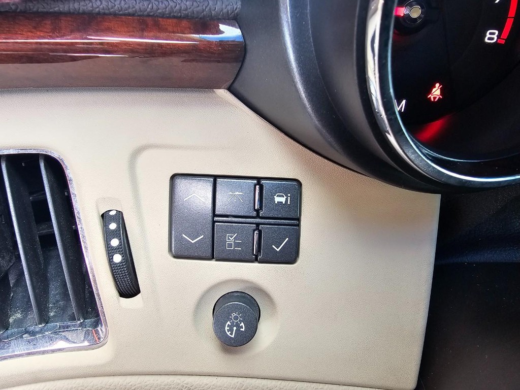 Cadillac CTS Wagon Vehicle Full-screen Gallery Image 20