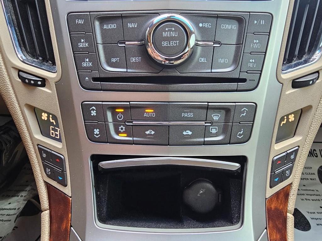 Cadillac CTS Wagon Vehicle Full-screen Gallery Image 26