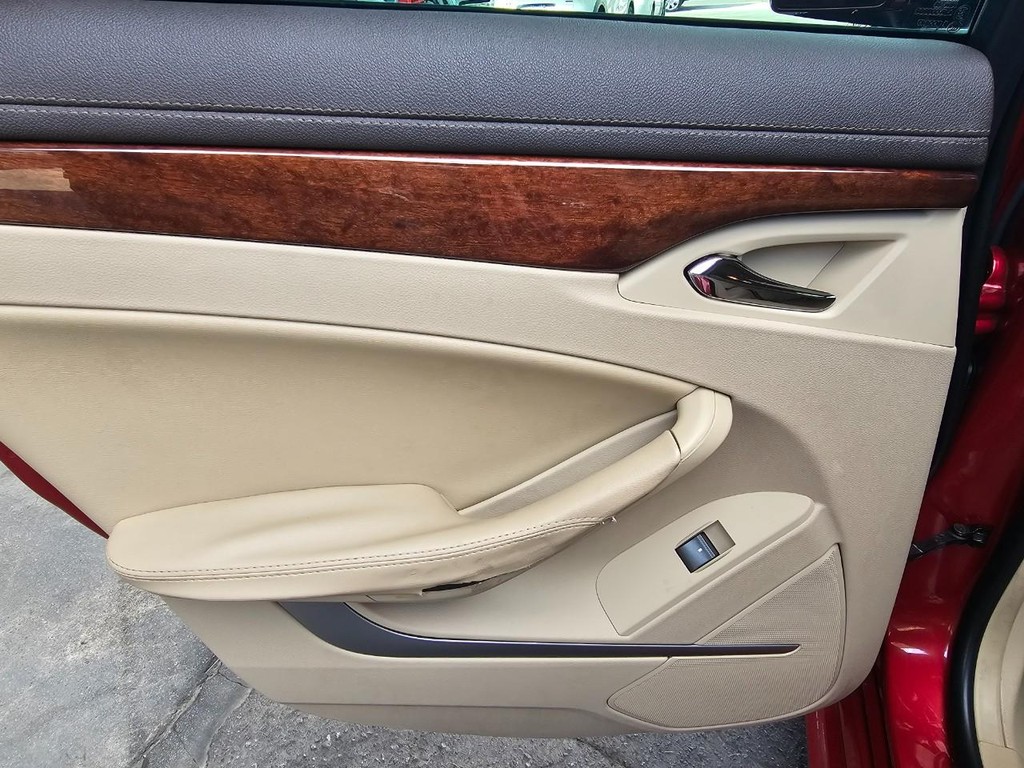 Cadillac CTS Wagon Vehicle Full-screen Gallery Image 27