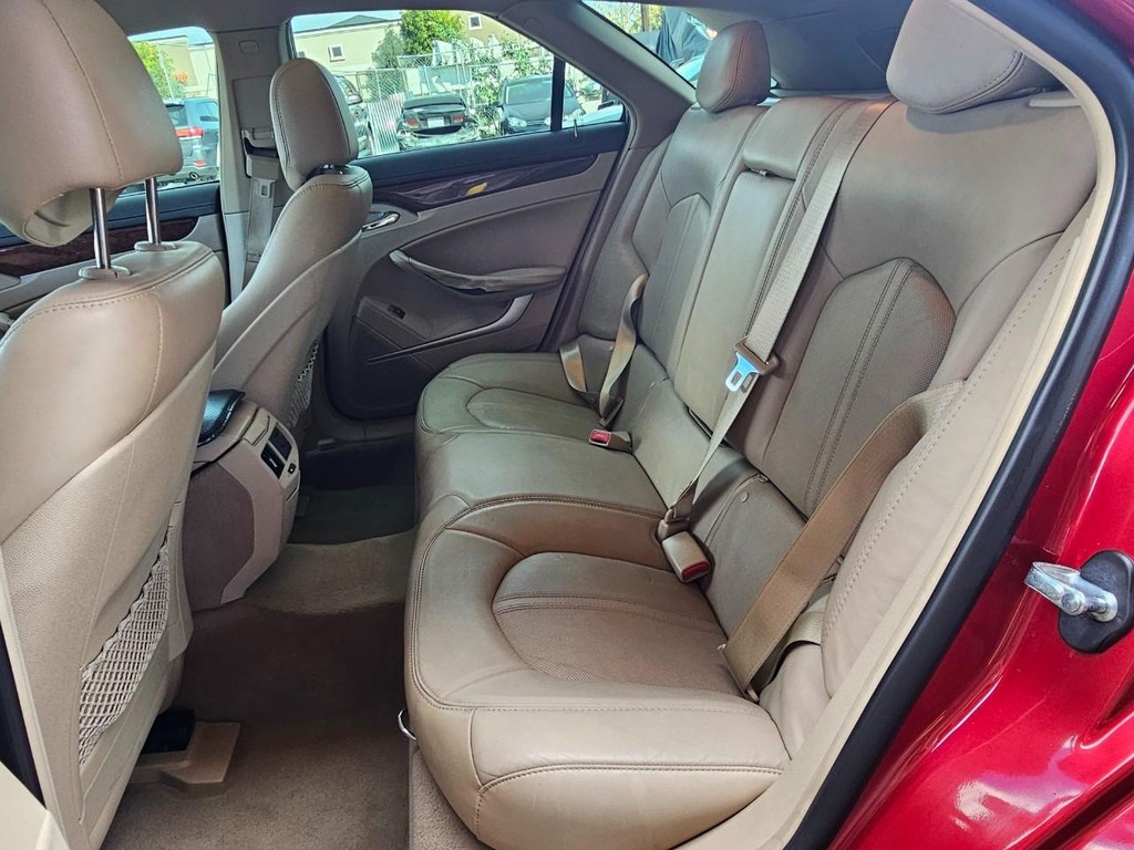 Cadillac CTS Wagon Vehicle Full-screen Gallery Image 28