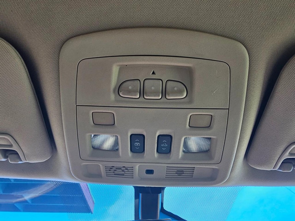 Cadillac CTS Wagon Vehicle Full-screen Gallery Image 35