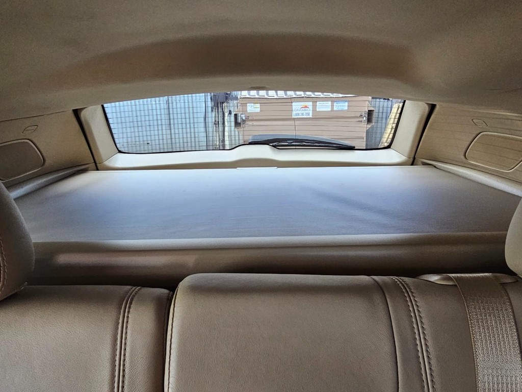 Cadillac CTS Wagon Vehicle Full-screen Gallery Image 37