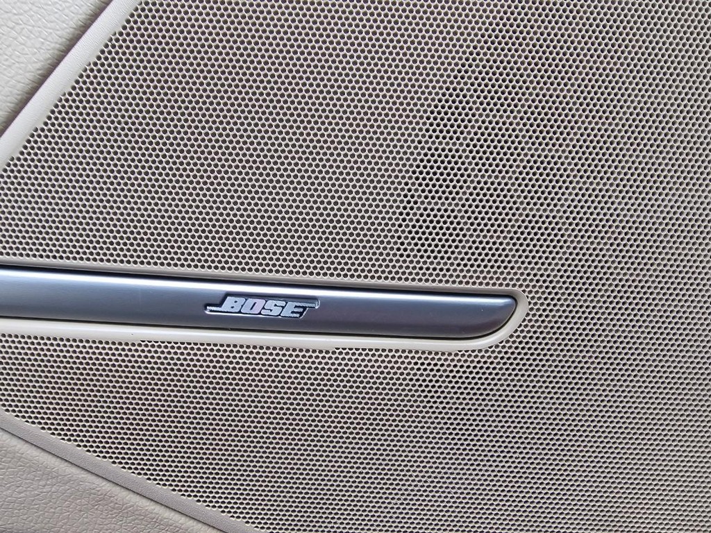 Cadillac CTS Wagon Vehicle Full-screen Gallery Image 38