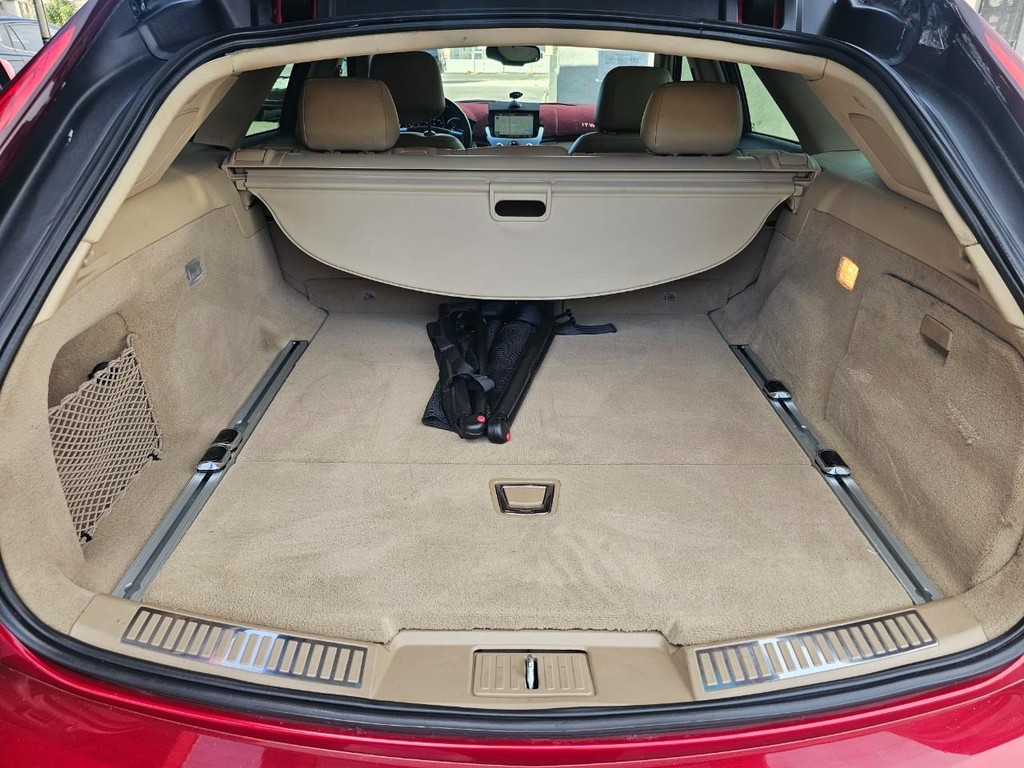 Cadillac CTS Wagon Vehicle Full-screen Gallery Image 39