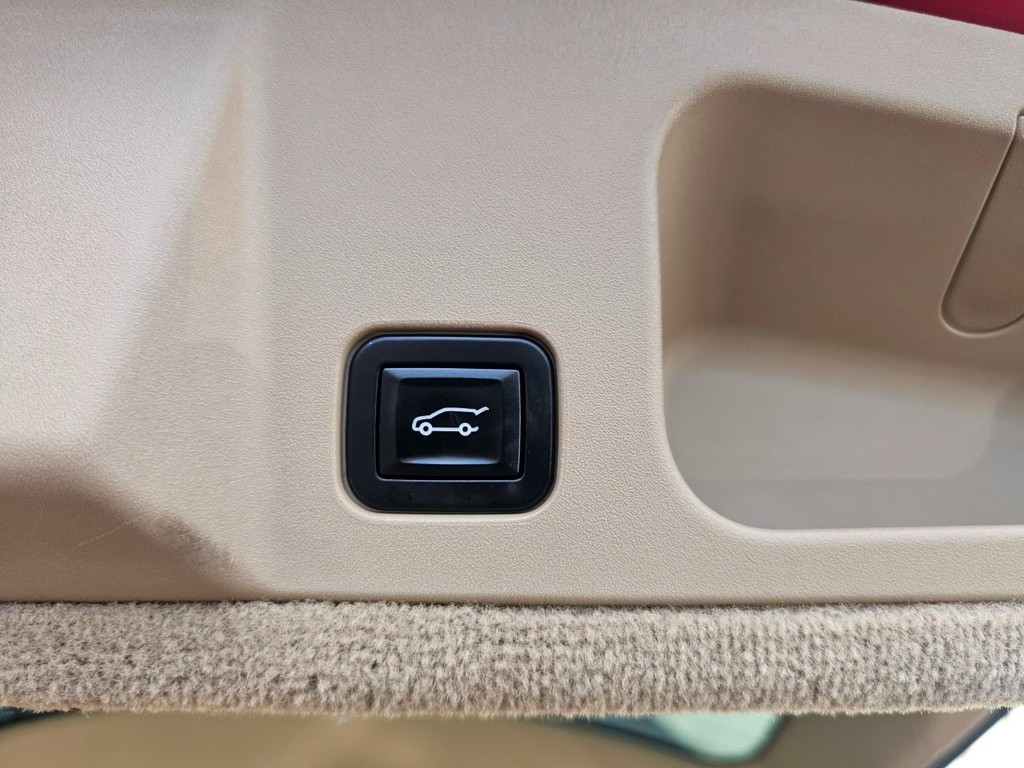 Cadillac CTS Wagon Vehicle Full-screen Gallery Image 40