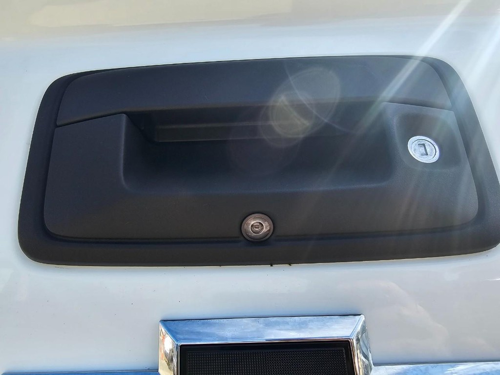 Chevrolet Colorado Vehicle Full-screen Gallery Image 15