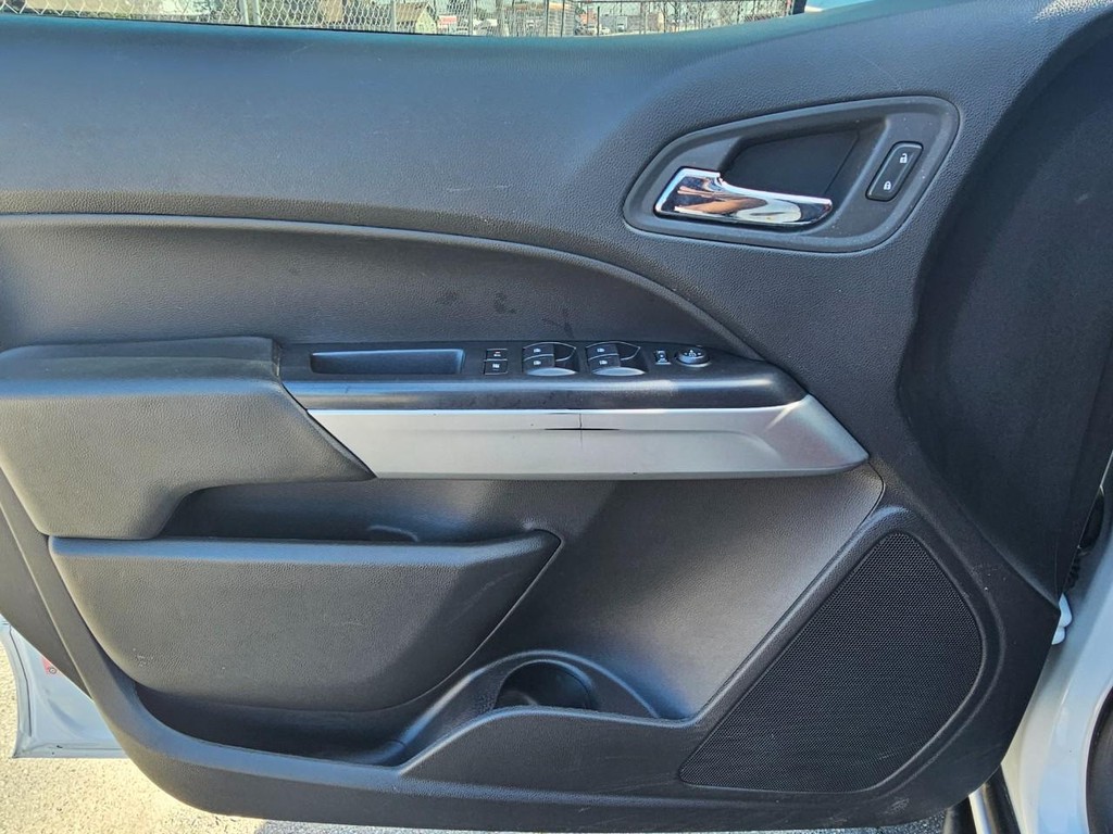 Chevrolet Colorado Vehicle Full-screen Gallery Image 23