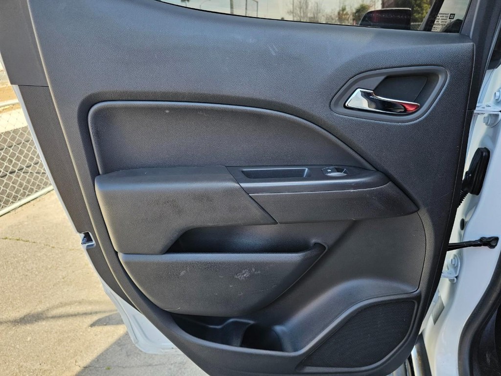 Chevrolet Colorado Vehicle Full-screen Gallery Image 32