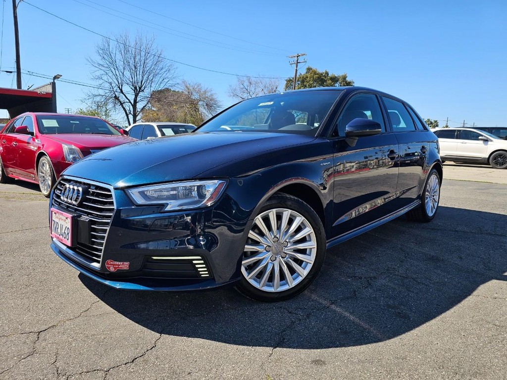 Audi A3 Sportback e-tron Vehicle Full-screen Gallery Image 2