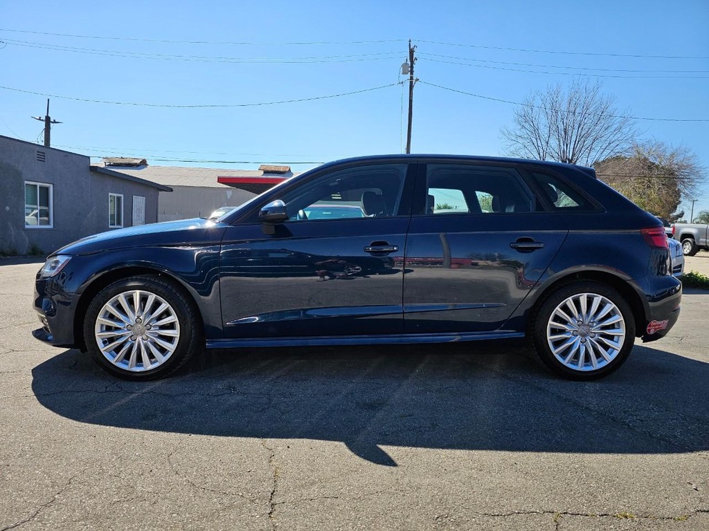 Audi A3 Sportback e-tron Vehicle Full-screen Gallery Image 3