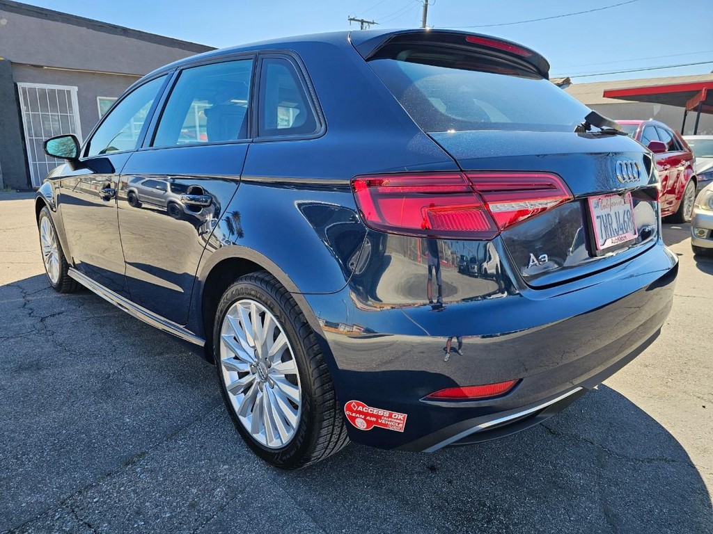 Audi A3 Sportback e-tron Vehicle Full-screen Gallery Image 4