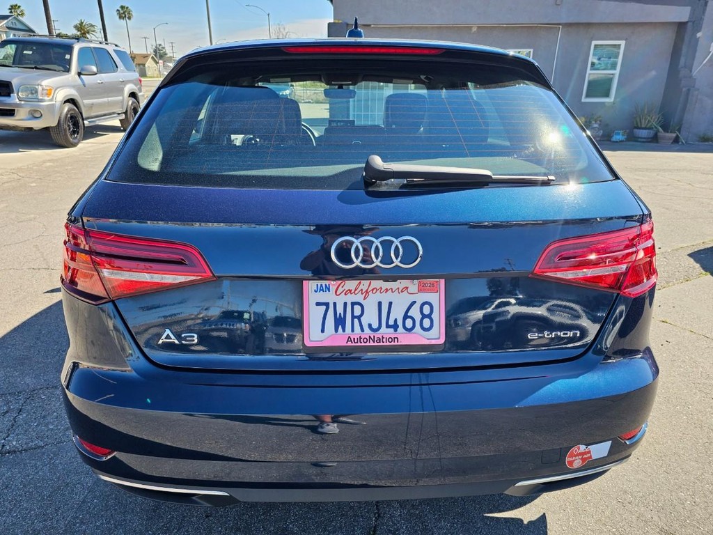 Audi A3 Sportback e-tron Vehicle Full-screen Gallery Image 5