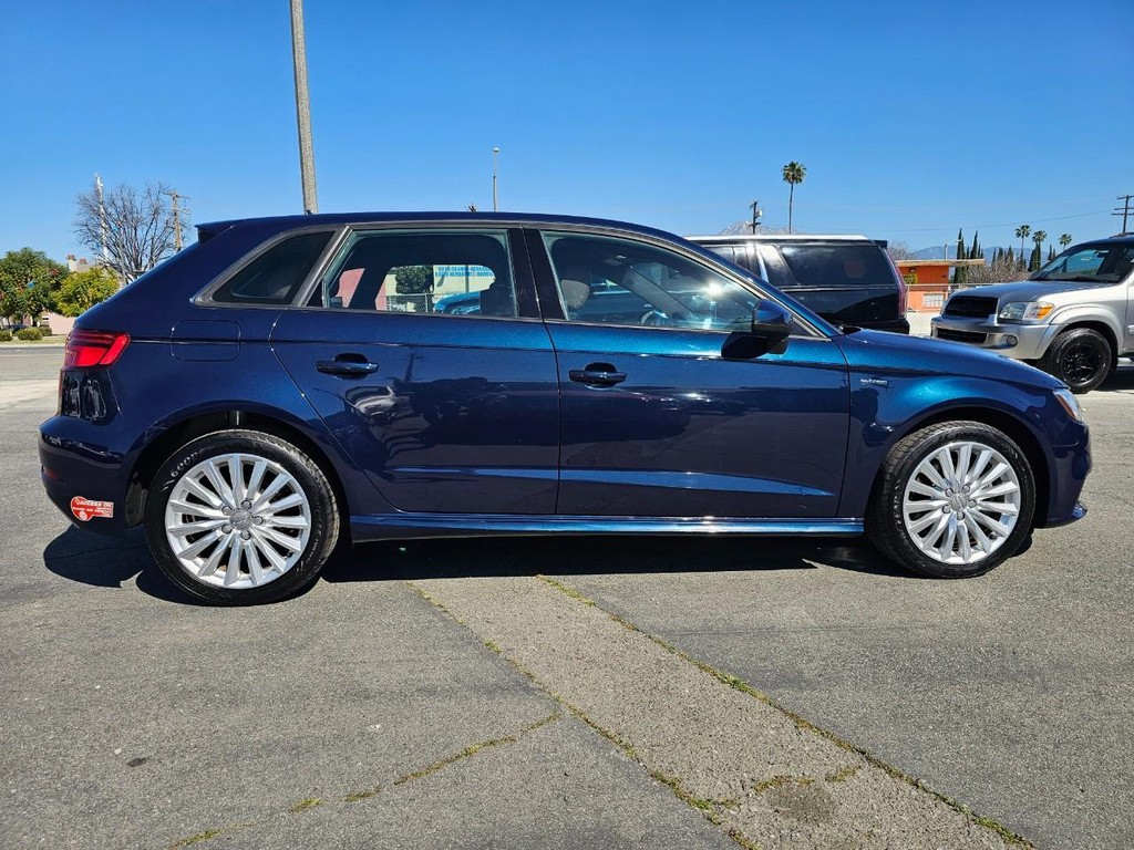 Audi A3 Sportback e-tron Vehicle Full-screen Gallery Image 7