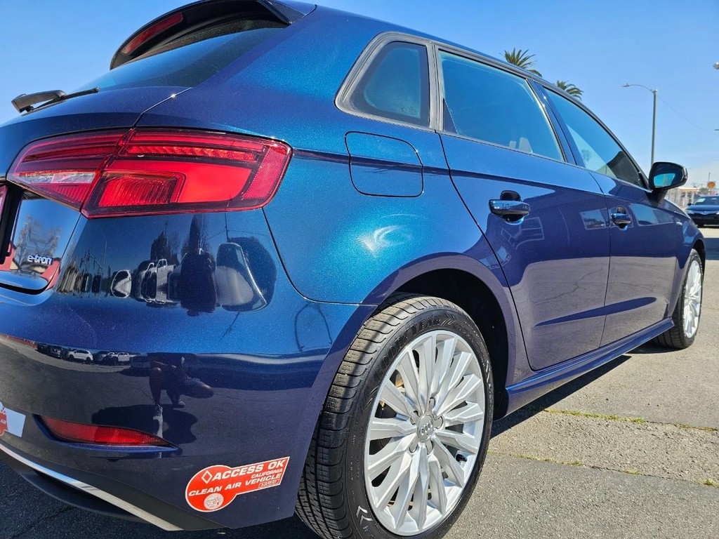 Audi A3 Sportback e-tron Vehicle Full-screen Gallery Image 13