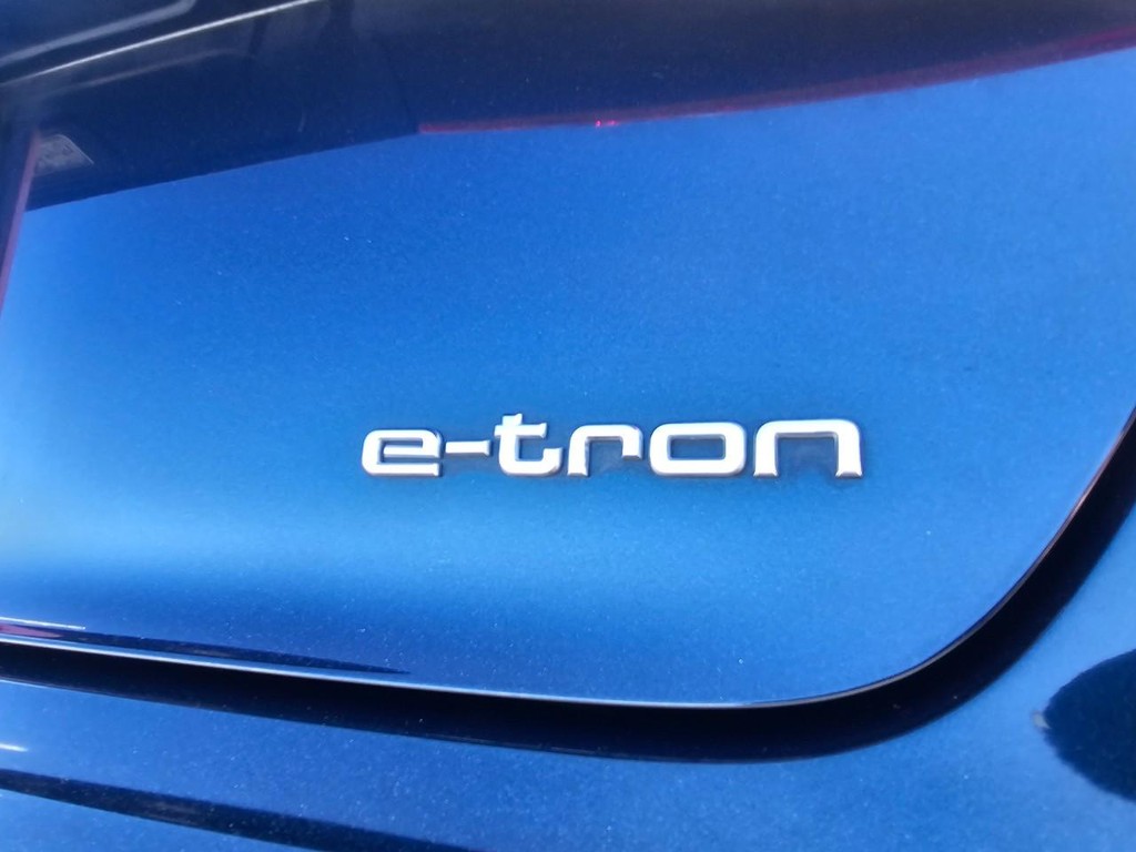 Audi A3 Sportback e-tron Vehicle Full-screen Gallery Image 14