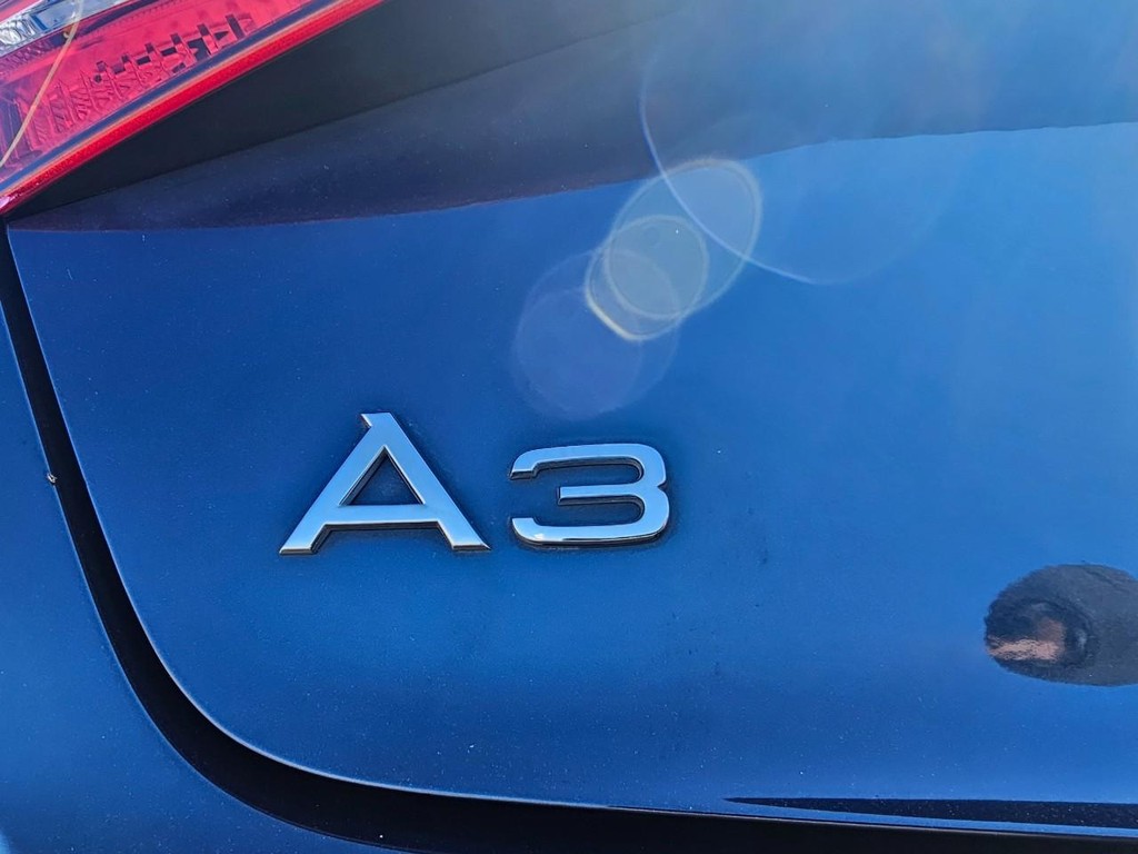 Audi A3 Sportback e-tron Vehicle Full-screen Gallery Image 16