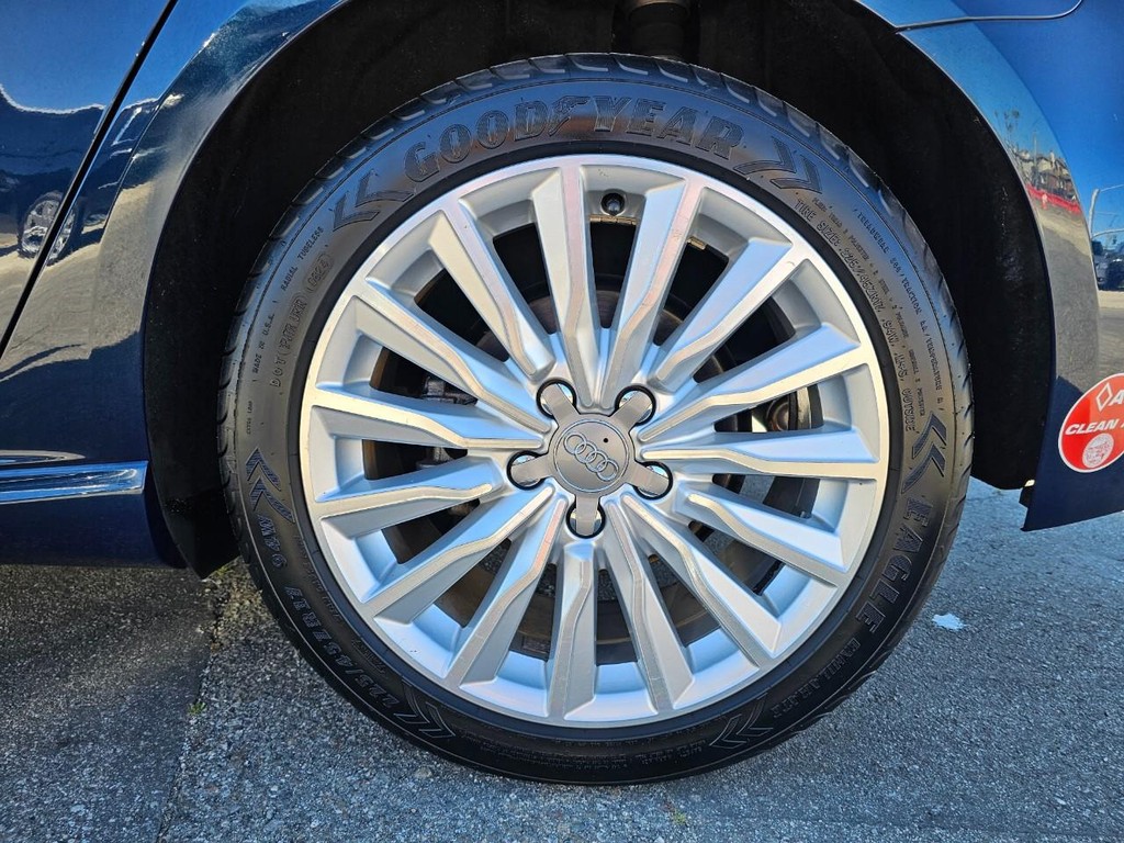 Audi A3 Sportback e-tron Vehicle Full-screen Gallery Image 18