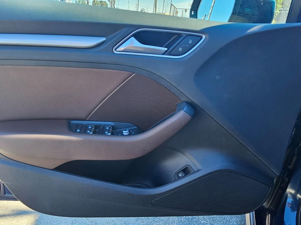 Audi A3 Sportback e-tron Vehicle Full-screen Gallery Image 19