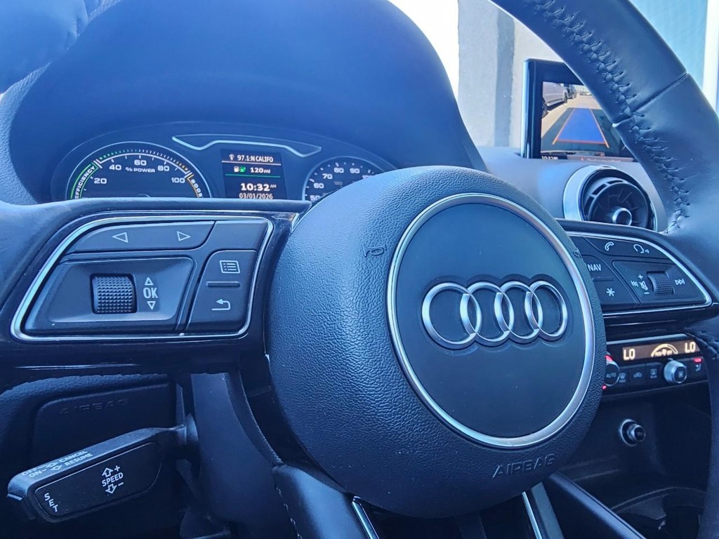 Audi A3 Sportback e-tron Vehicle Full-screen Gallery Image 22