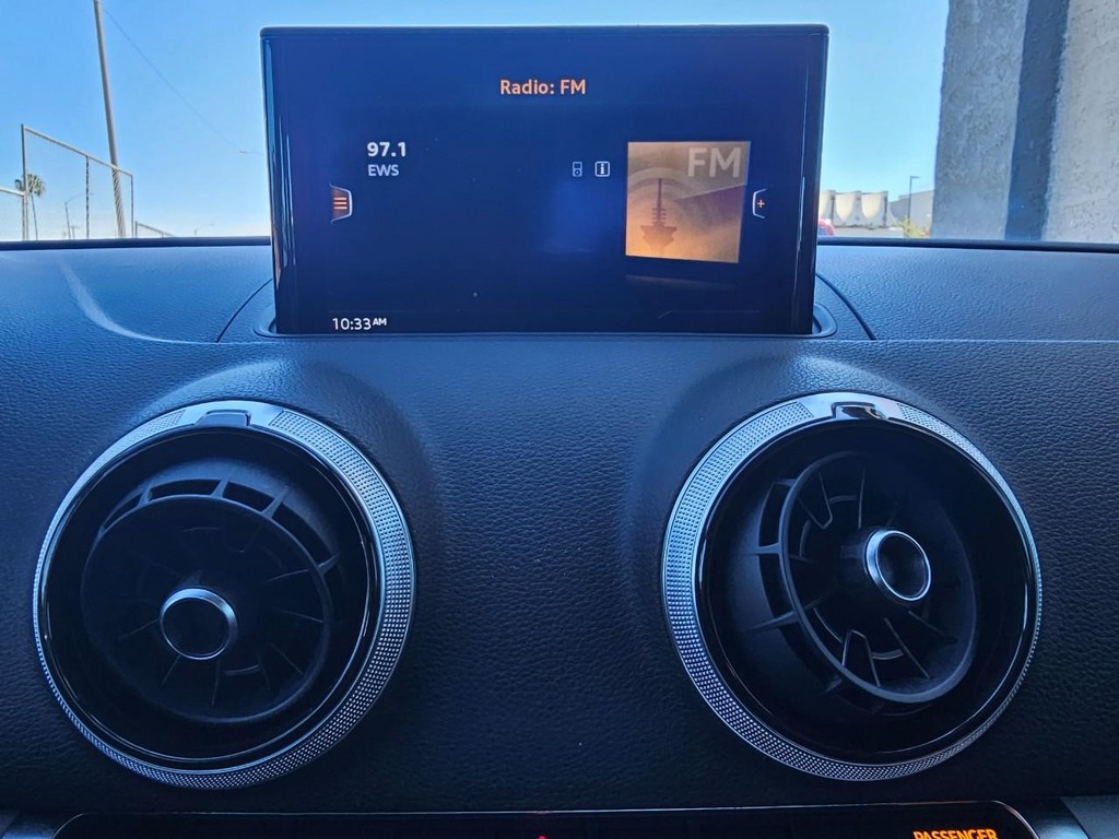 Audi A3 Sportback e-tron Vehicle Full-screen Gallery Image 25