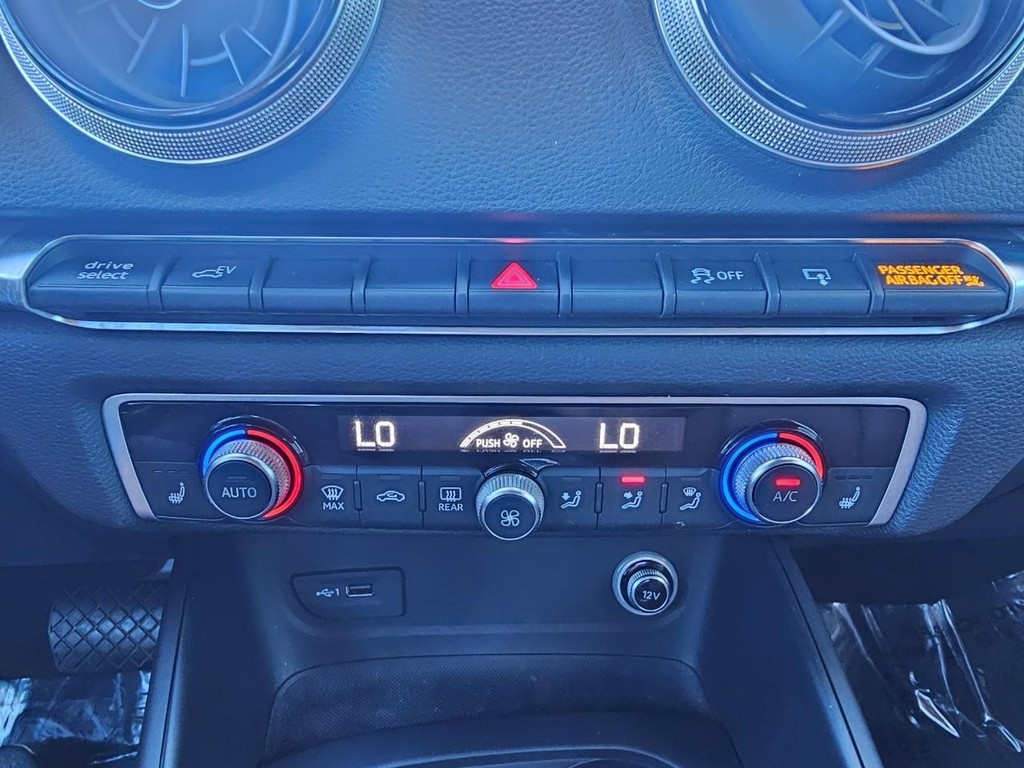 Audi A3 Sportback e-tron Vehicle Full-screen Gallery Image 26