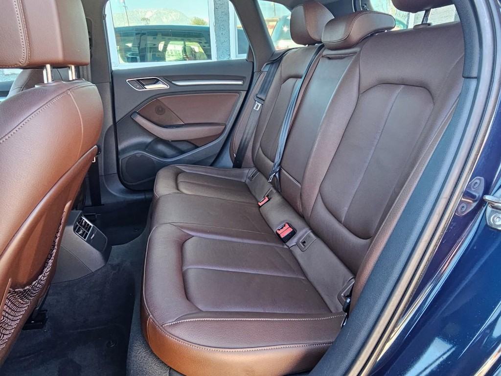 Audi A3 Sportback e-tron Vehicle Full-screen Gallery Image 29