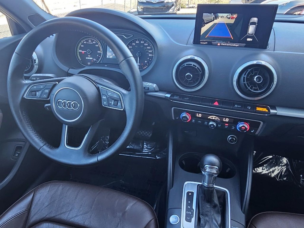 Audi A3 Sportback e-tron Vehicle Full-screen Gallery Image 33