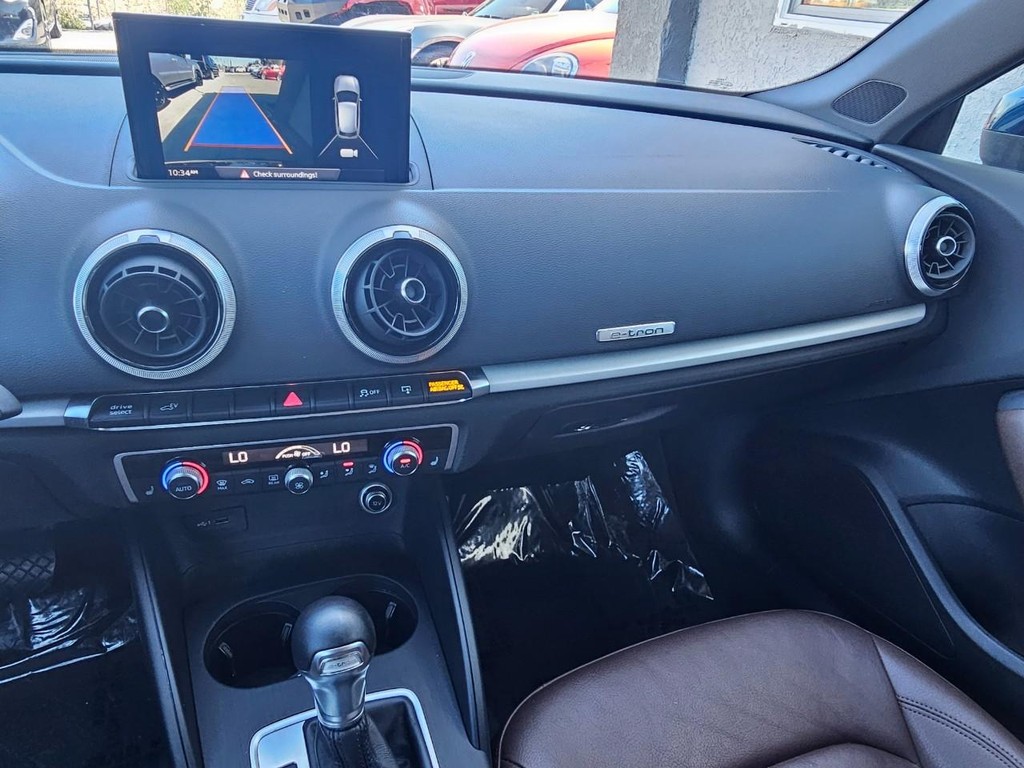 Audi A3 Sportback e-tron Vehicle Full-screen Gallery Image 34