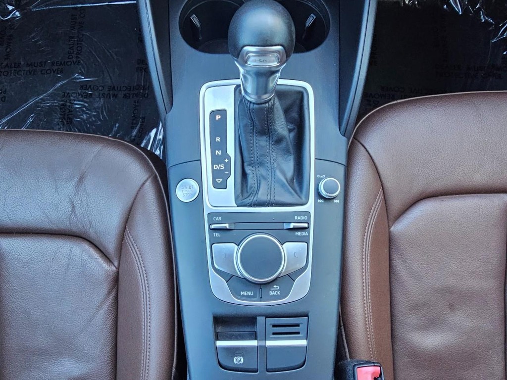 Audi A3 Sportback e-tron Vehicle Full-screen Gallery Image 35