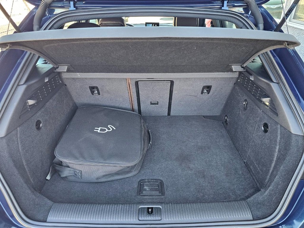 Audi A3 Sportback e-tron Vehicle Full-screen Gallery Image 38