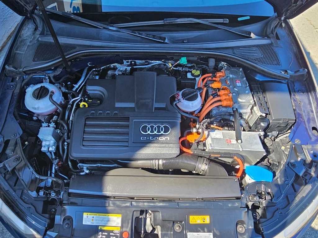 Audi A3 Sportback e-tron Vehicle Full-screen Gallery Image 43