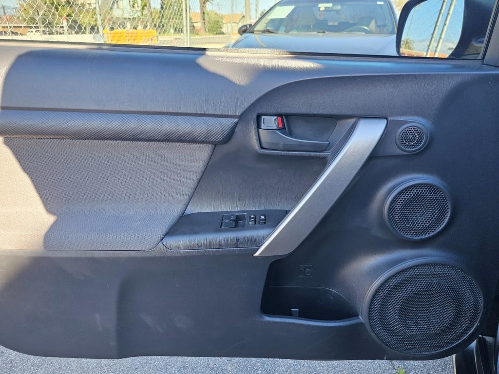 Scion tC Vehicle Full-screen Gallery Image 17