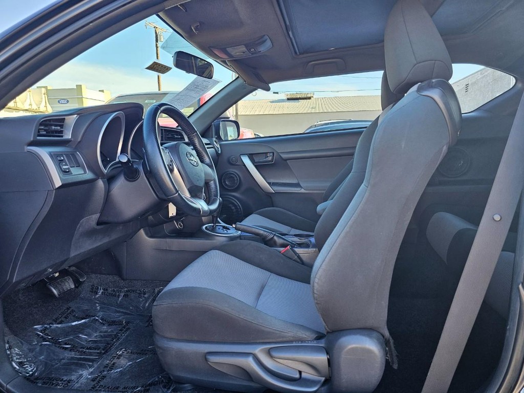 Scion tC Vehicle Full-screen Gallery Image 18