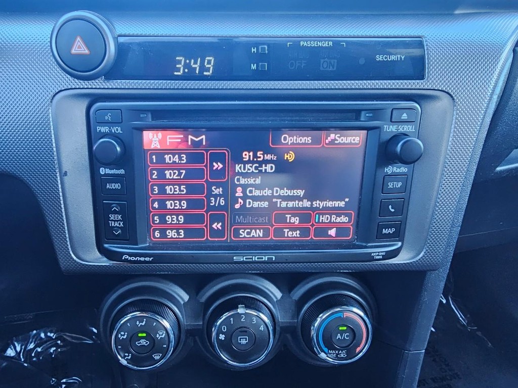 Scion tC Vehicle Full-screen Gallery Image 23