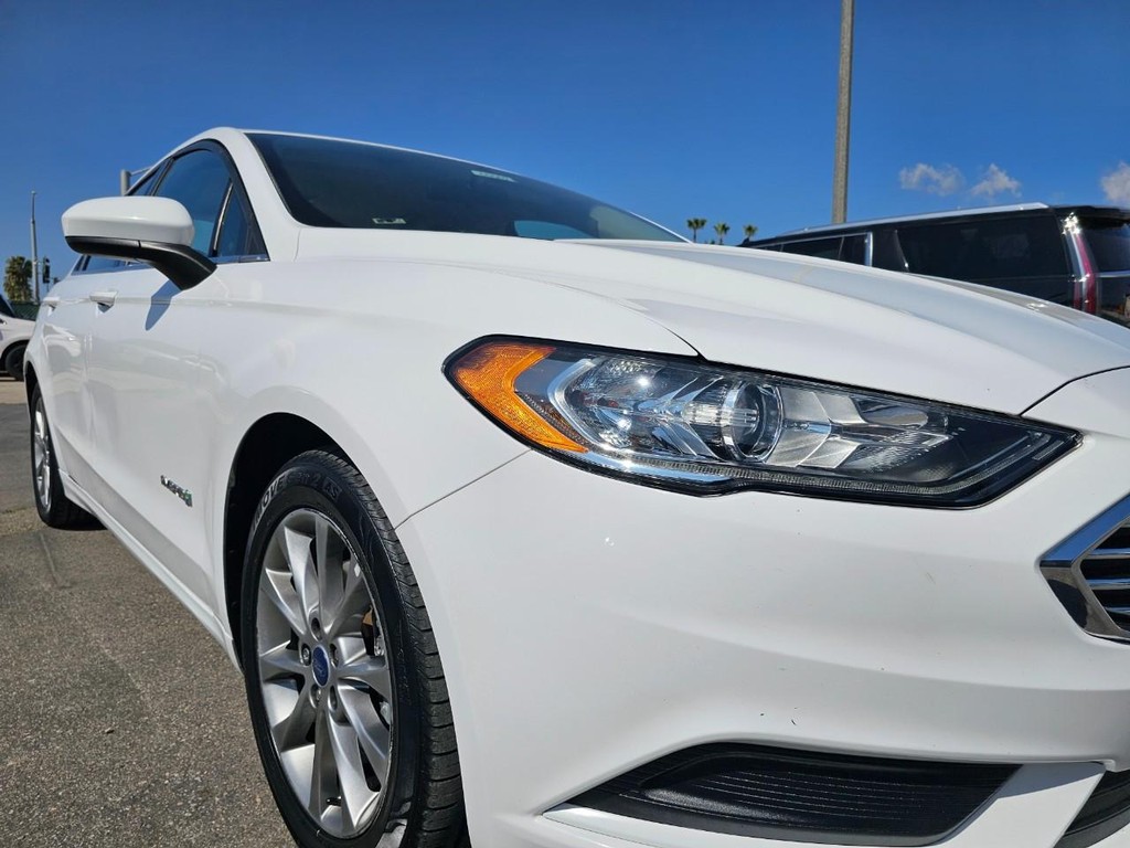 Ford Fusion Vehicle Full-screen Gallery Image 10