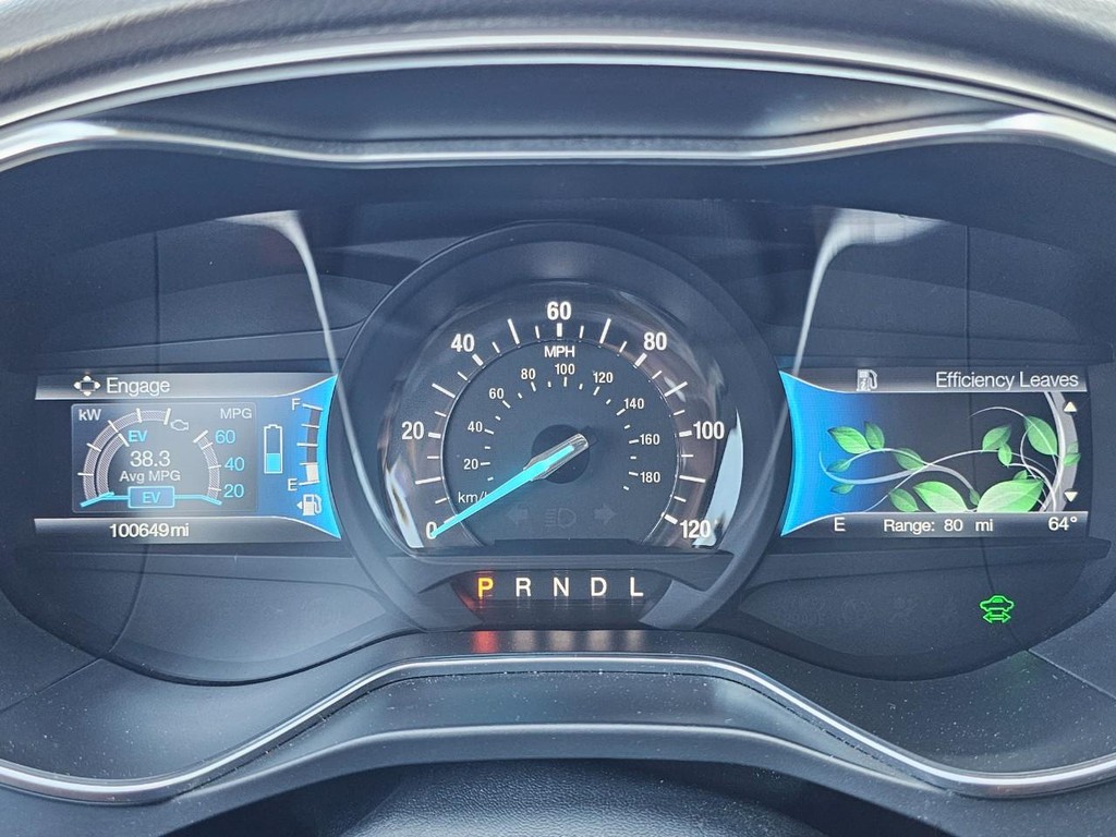 Ford Fusion Vehicle Full-screen Gallery Image 22