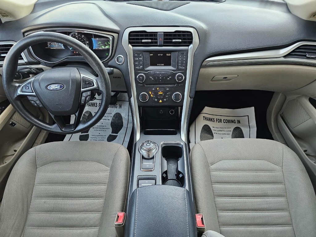 Ford Fusion Vehicle Full-screen Gallery Image 26