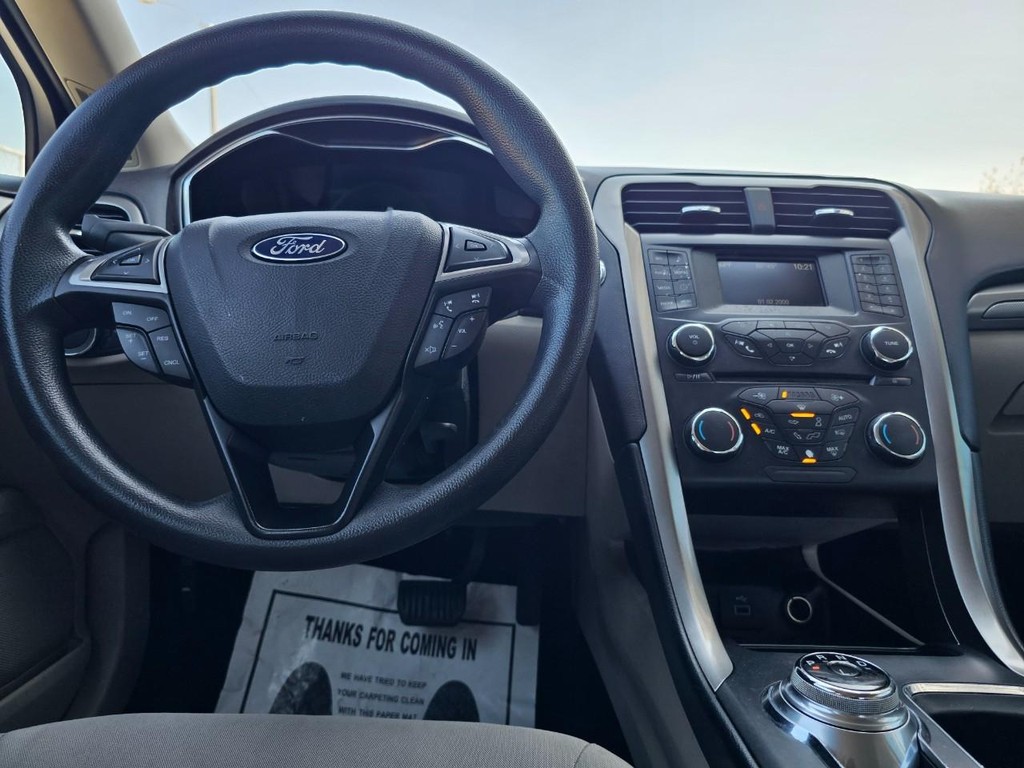 Ford Fusion Vehicle Full-screen Gallery Image 27
