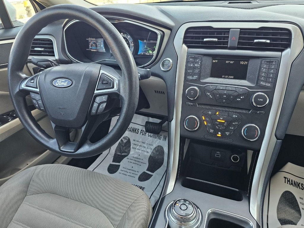 Ford Fusion Vehicle Full-screen Gallery Image 29