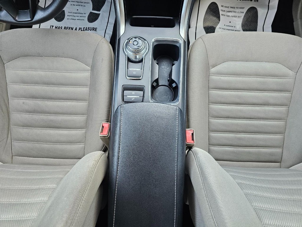 Ford Fusion Vehicle Full-screen Gallery Image 31