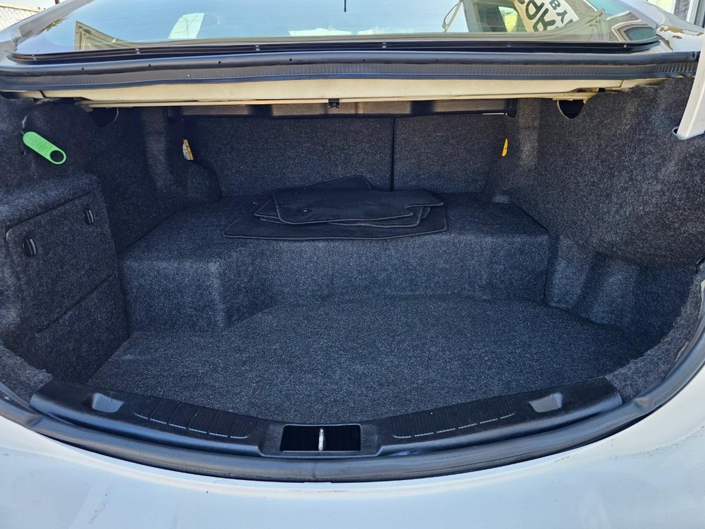 Ford Fusion Vehicle Full-screen Gallery Image 33