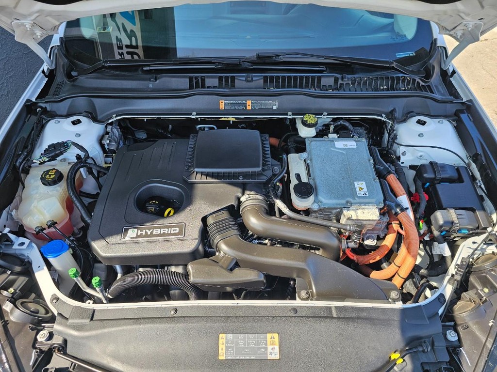 Ford Fusion Vehicle Full-screen Gallery Image 34