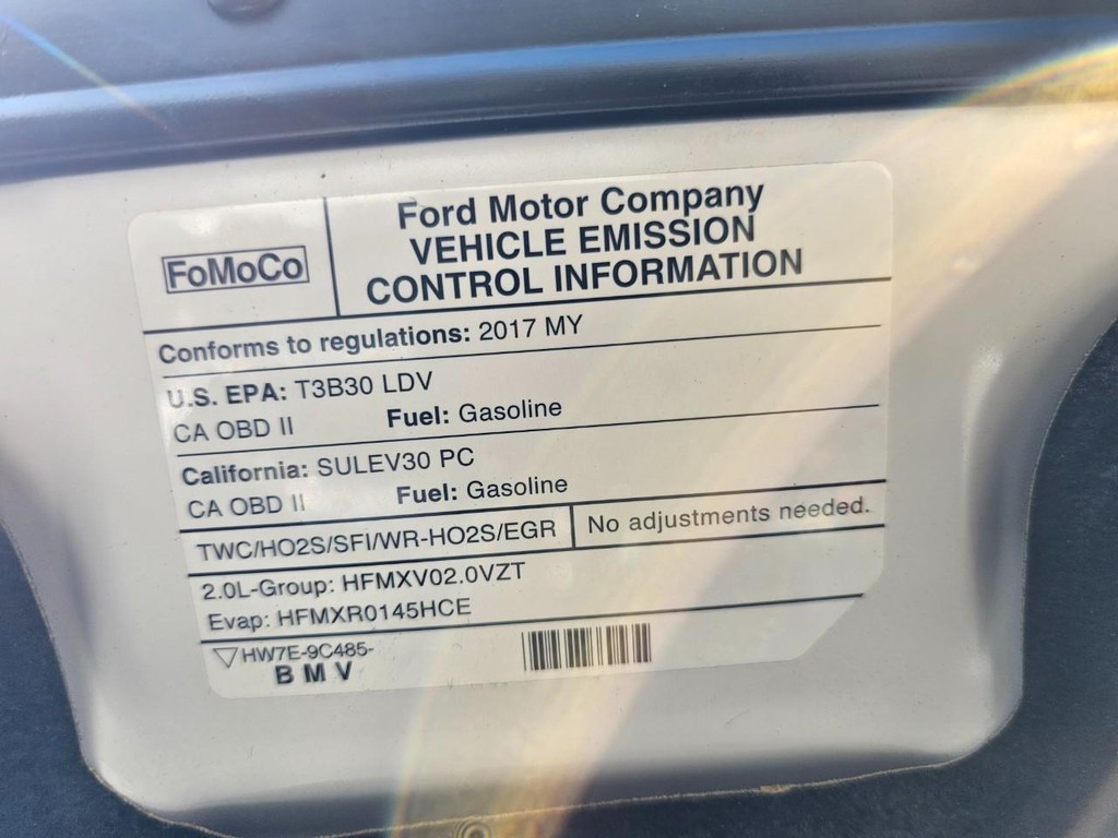 Ford Fusion Vehicle Full-screen Gallery Image 35