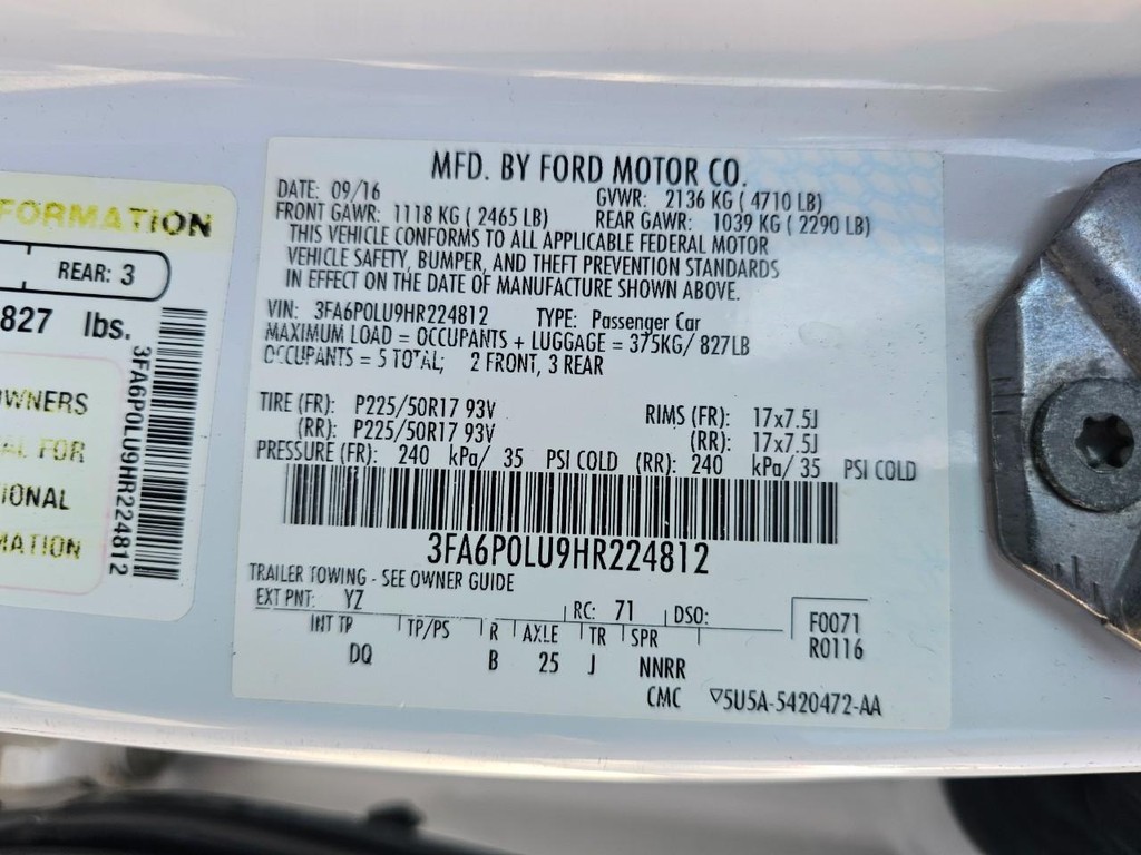 Ford Fusion Vehicle Full-screen Gallery Image 36