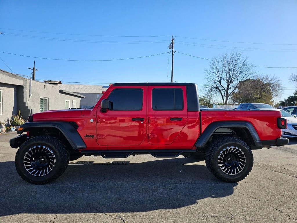 Jeep Gladiator Vehicle Full-screen Gallery Image 3